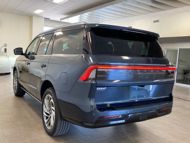 New 2026 Lincoln Navigator Reserve AWD/4WD image 5