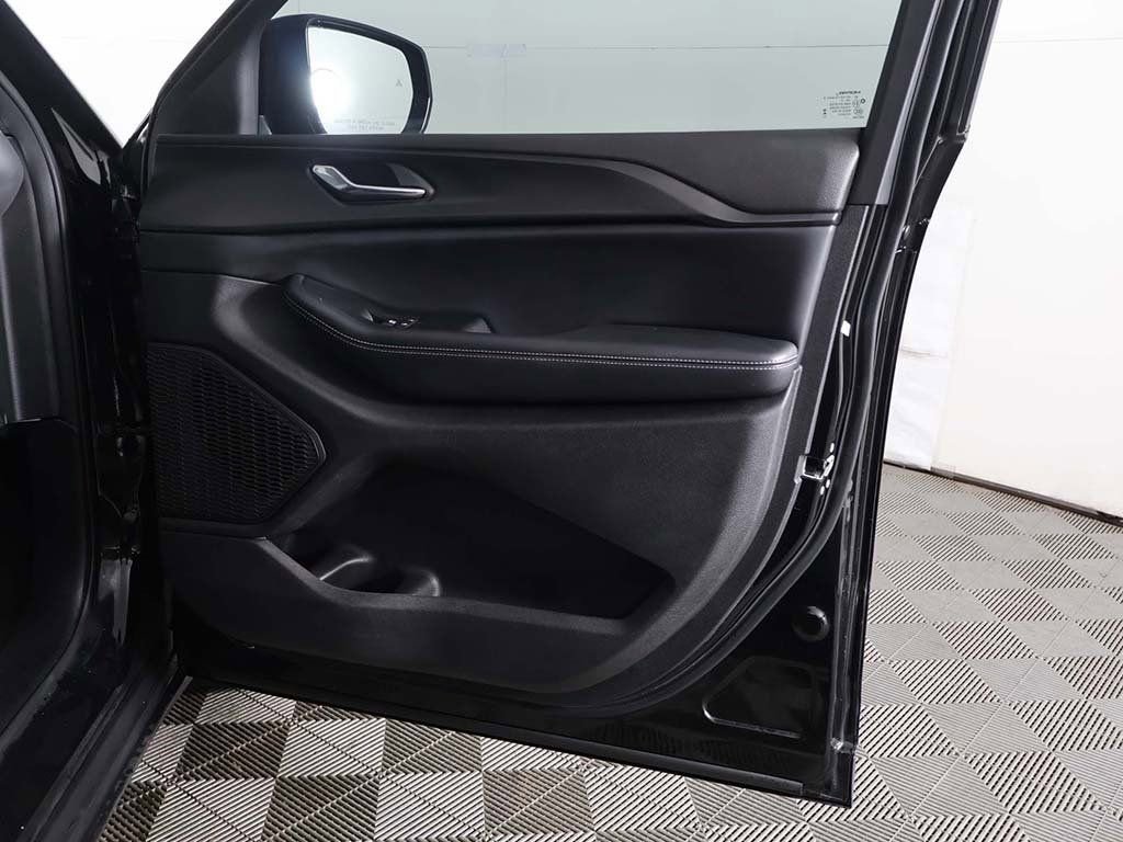 Used 2024 Jeep Grand Cherokee L Laredo image 25