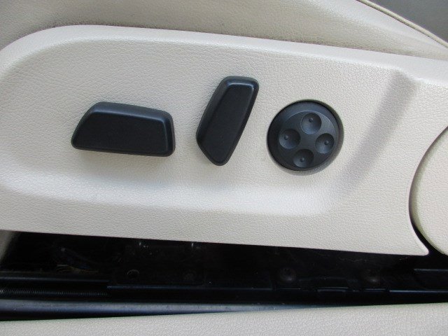 Used 2015 Volkswagen Eos Executive FWD image 24