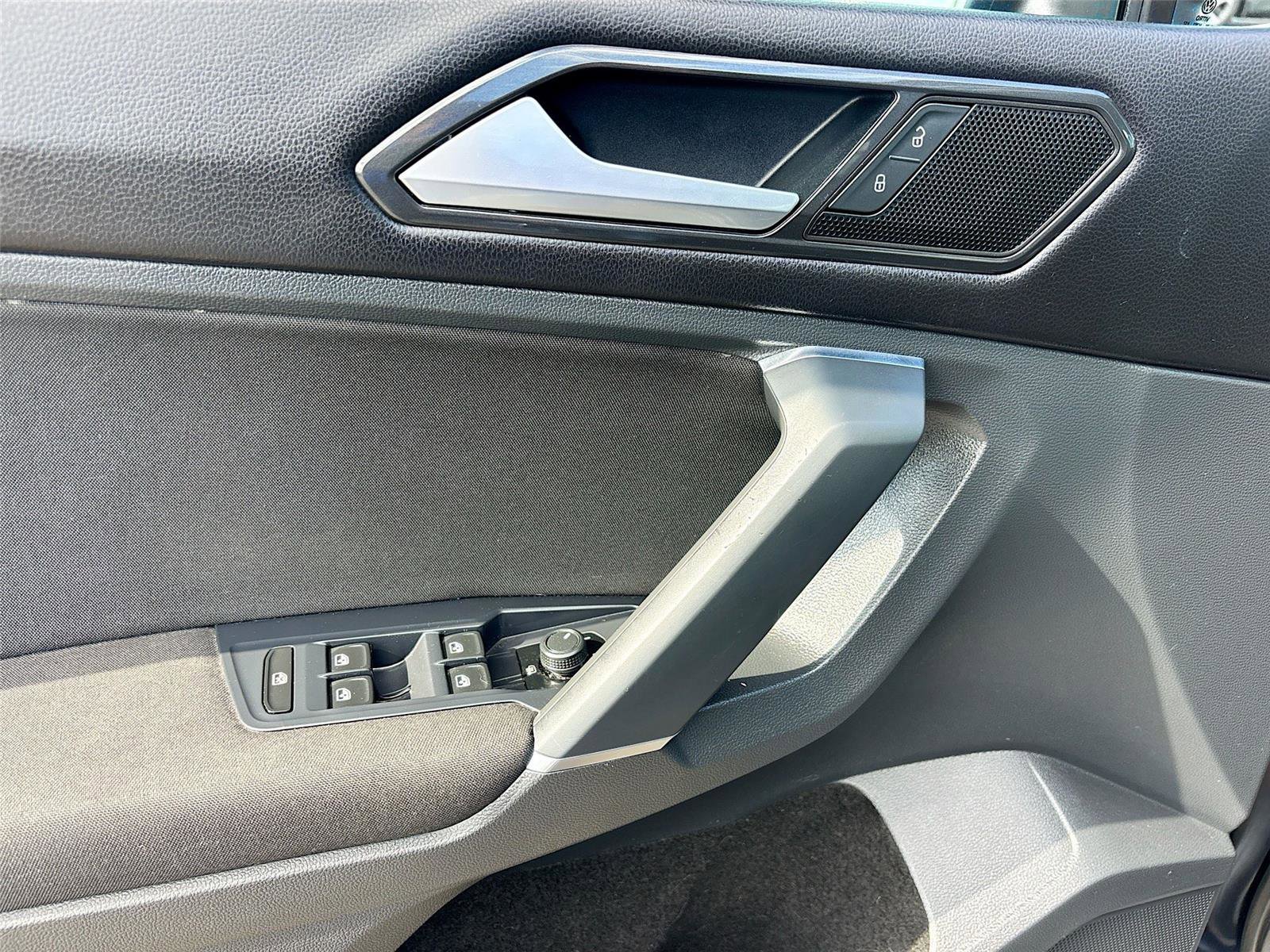 Used 2018 Volkswagen Tiguan S w/ Front Fog Lights Package image 18