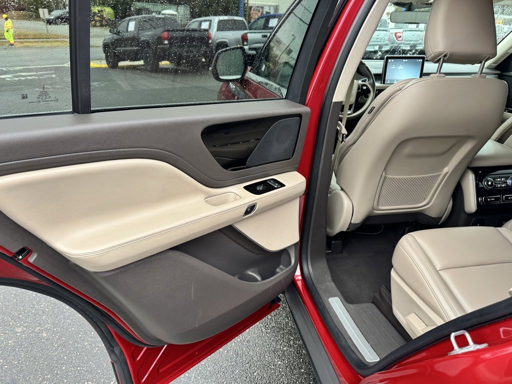 Used 2021 Lincoln Aviator 2WD image 32