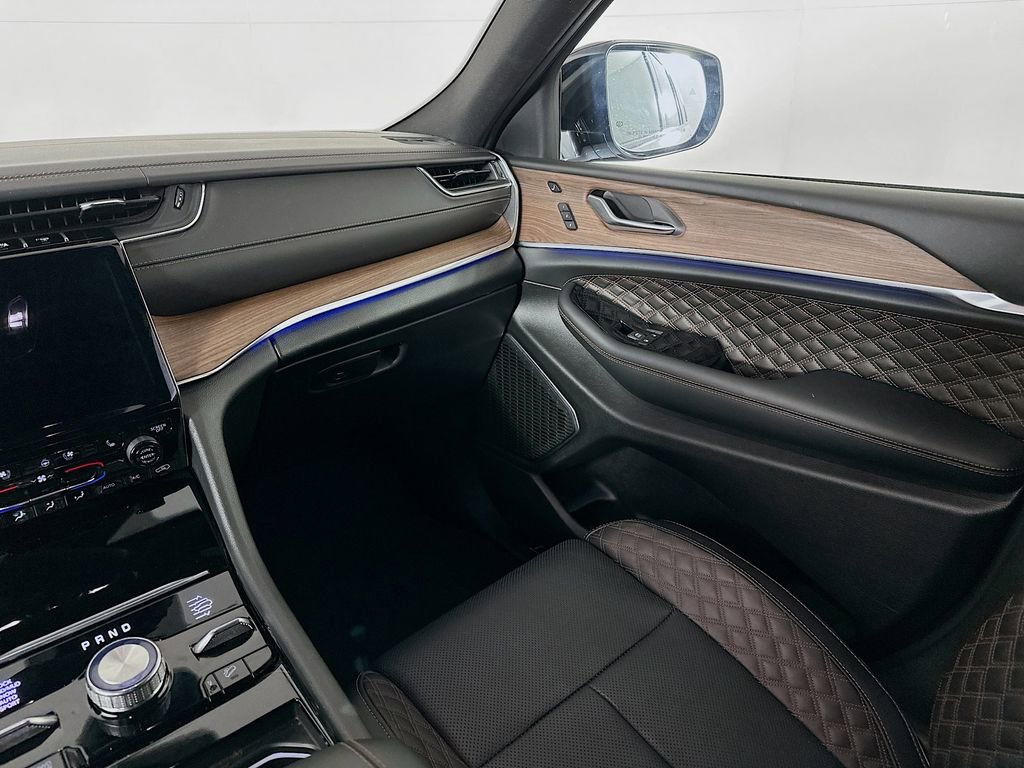 Certified 2025 Jeep Grand Cherokee Summit image 32