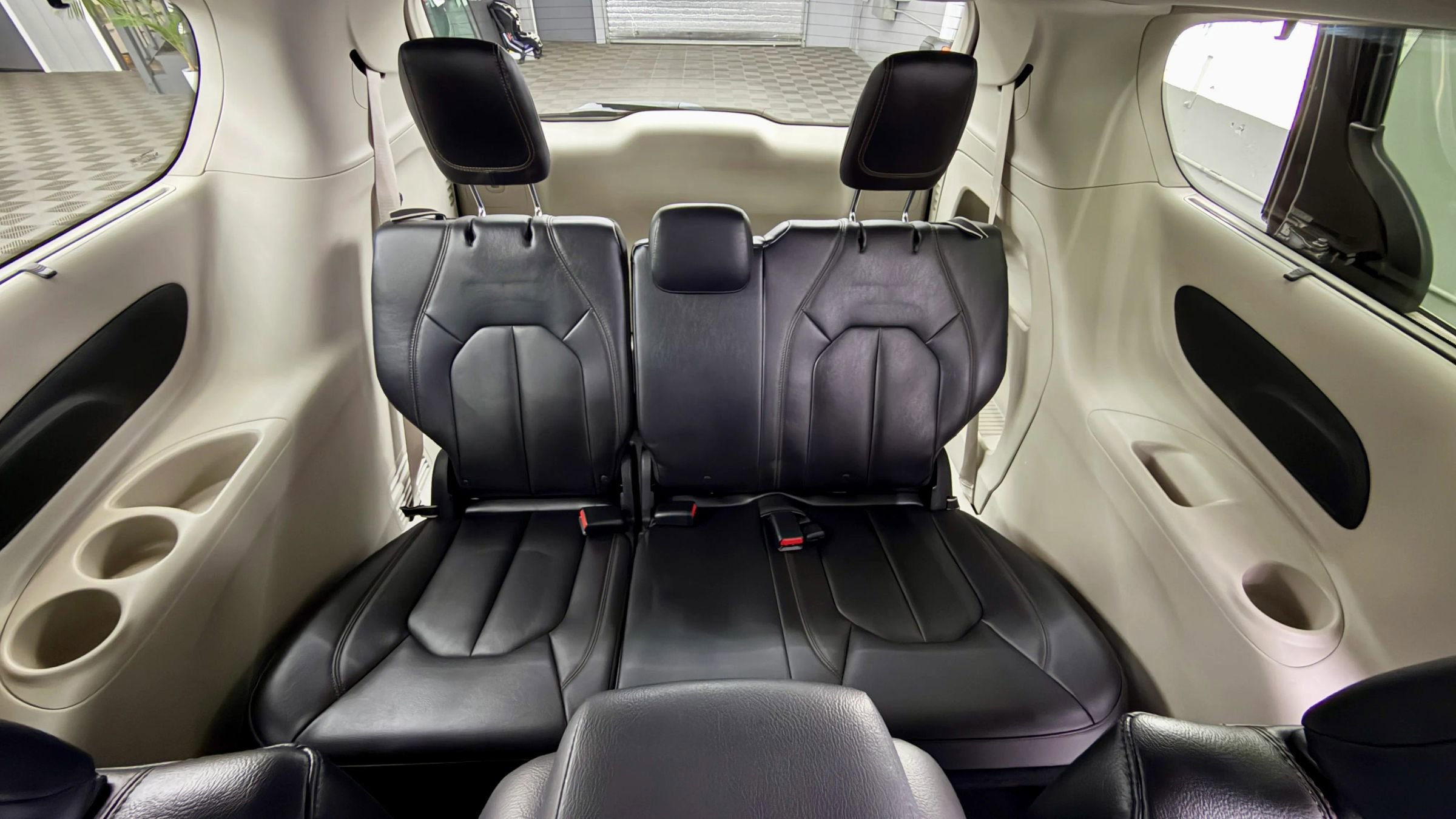 Used 2017 Chrysler Pacifica Touring-L image 11