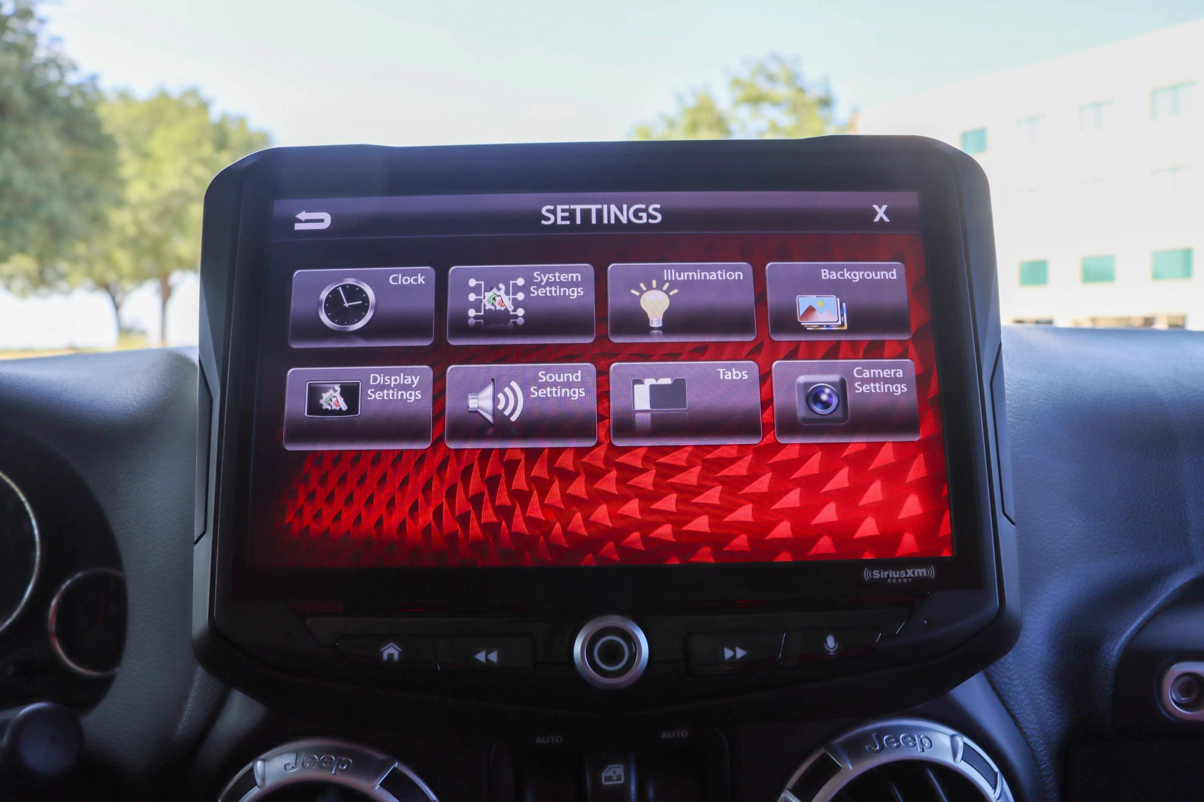 Used 2015 Jeep Wrangler Unlimited Sahara w/ Connectivity Group AWD/4WD image 31