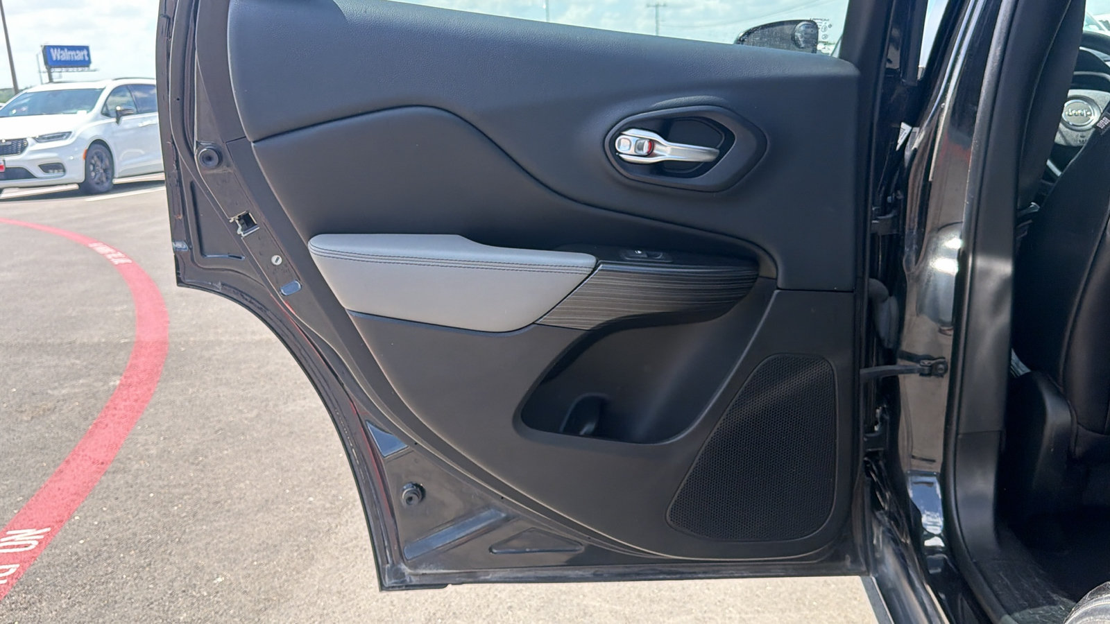 Used 2014 Jeep Cherokee Limited FWD image 14
