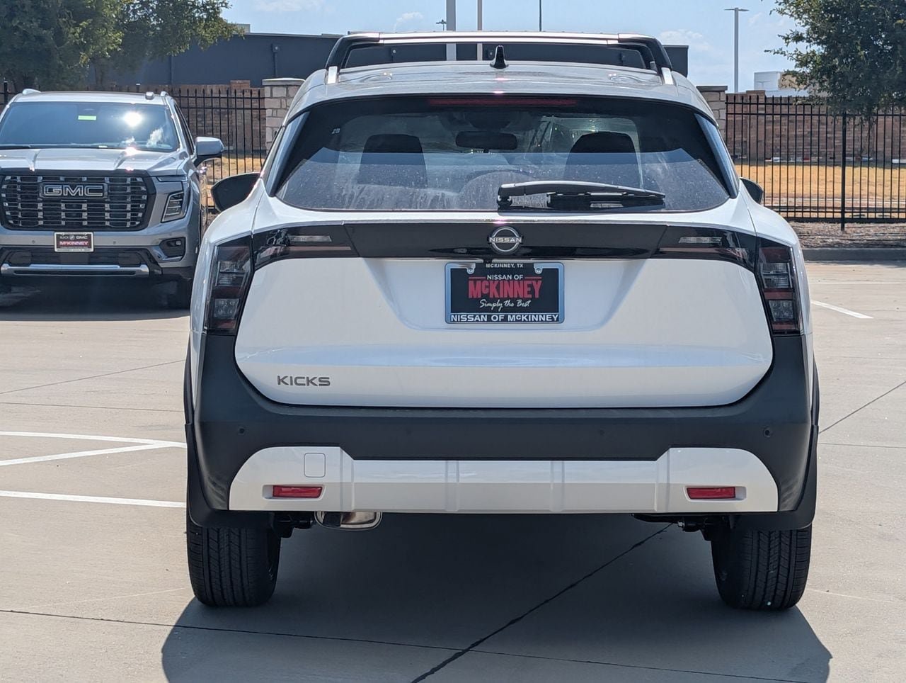 New 2027 Nissan Kicks SR FWD image 5