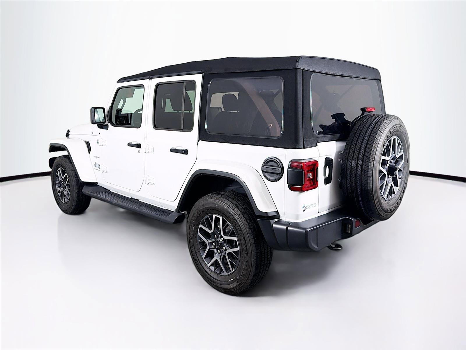 Used 2024 Jeep Wrangler Sahara w/ Technology Group image 5