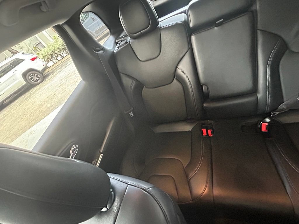 Used 2020 Jeep Cherokee Limited FWD image 12