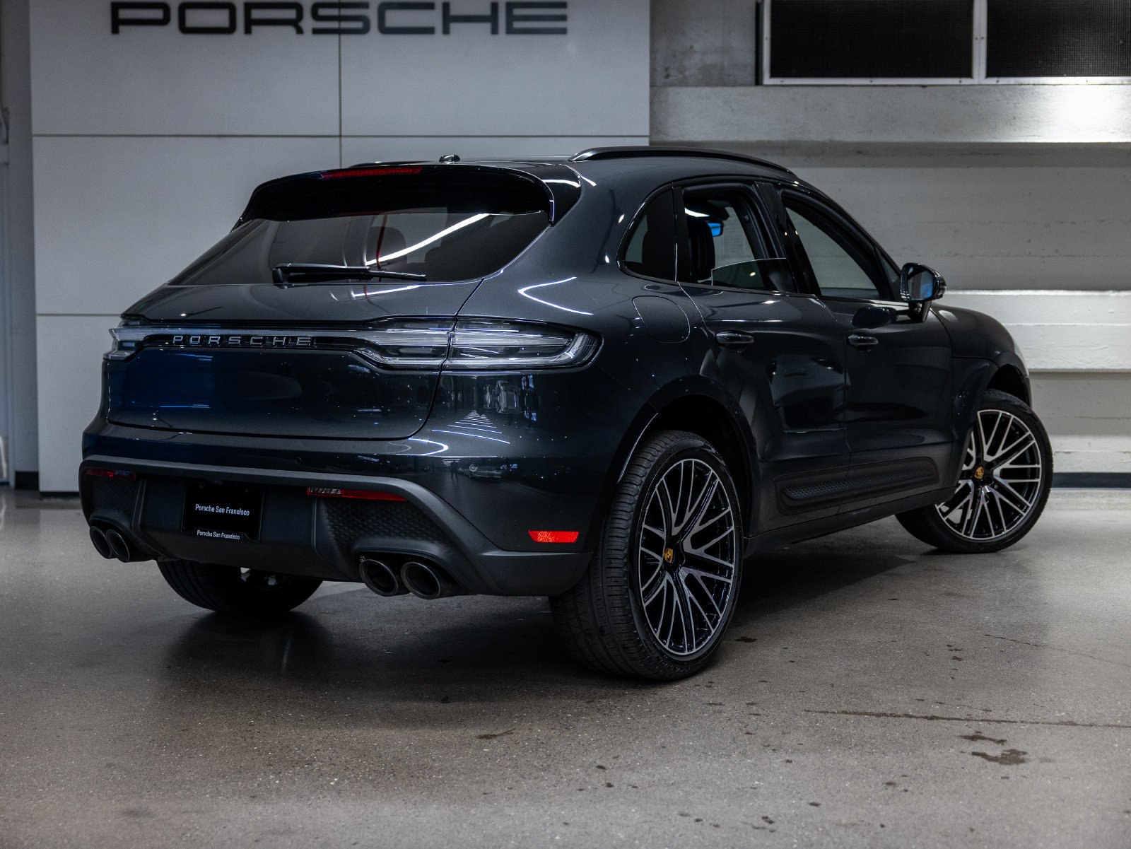 Certified 2026 Porsche Macan AWD/4WD image 8