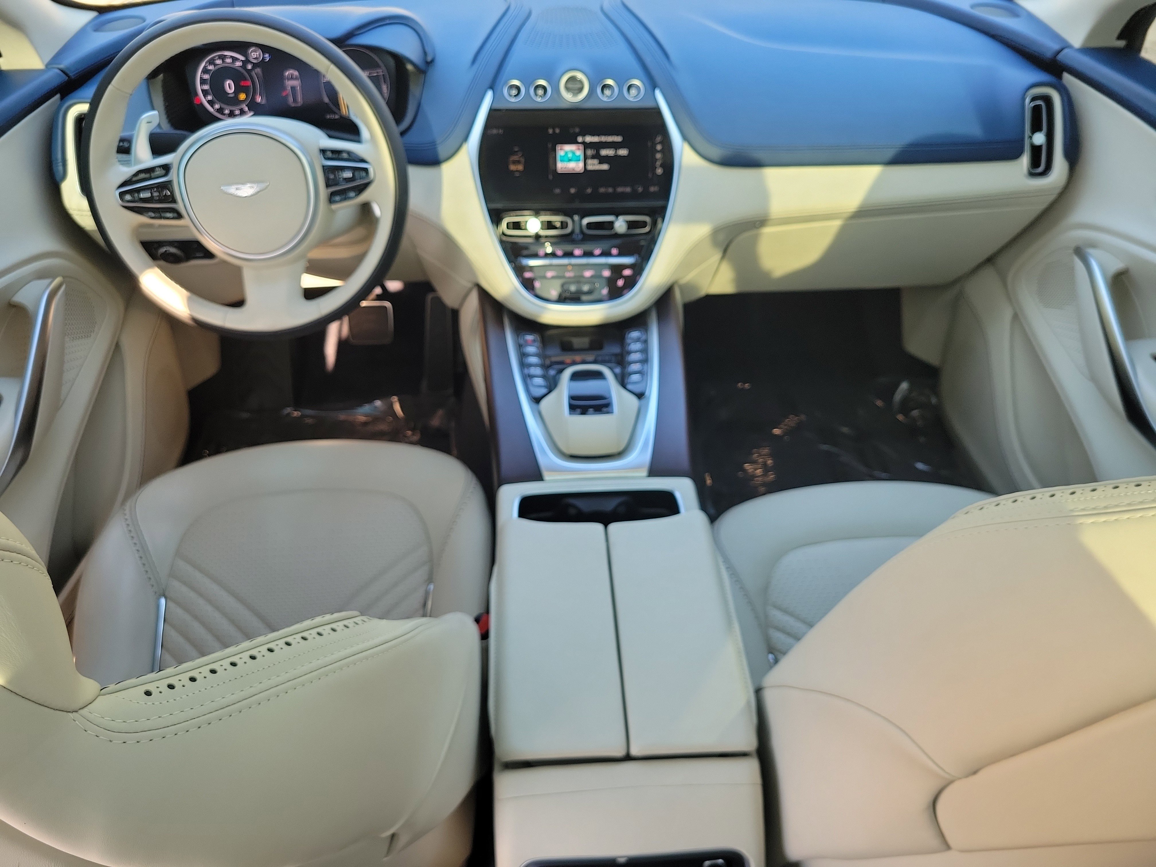 Used 2021 Aston Martin DBX image 14