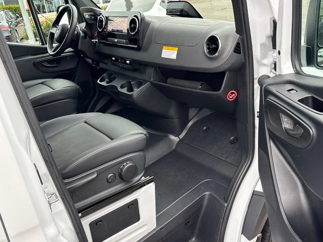 Used 2025 Mercedes-Benz Sprinter 2500 image 27