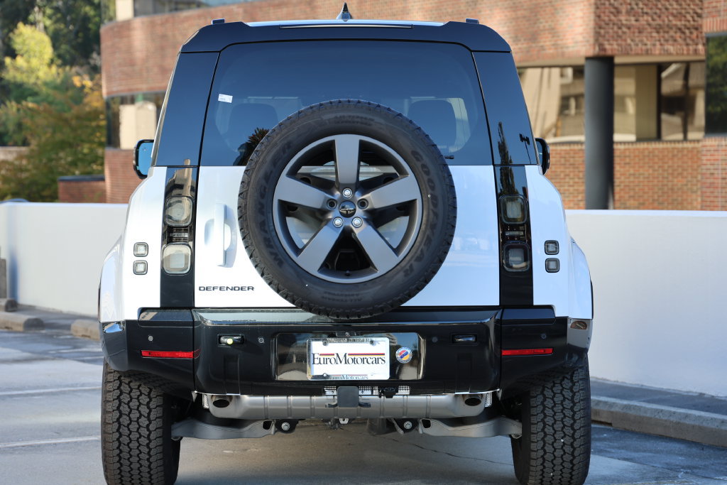 New 2026 Land Rover Defender 110 X-Dynamic SE AWD/4WD image 3