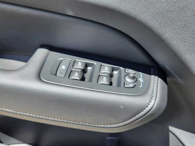 New 2025 Volvo XC60 B5 Core w/ Climate Package image 7