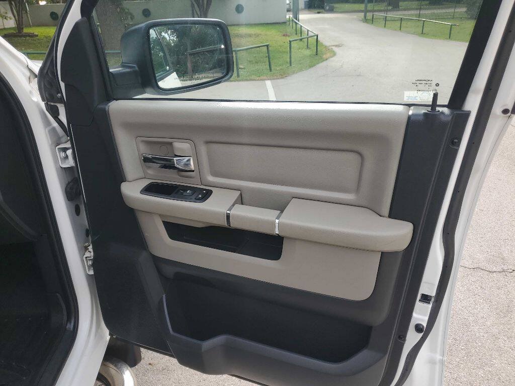 Used 2012 RAM 1500 Classic SLT AWD/4WD image 30