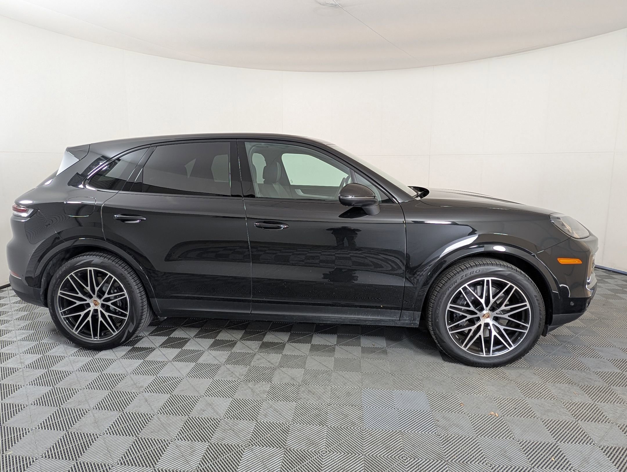Used 2025 Porsche Cayenne image 9