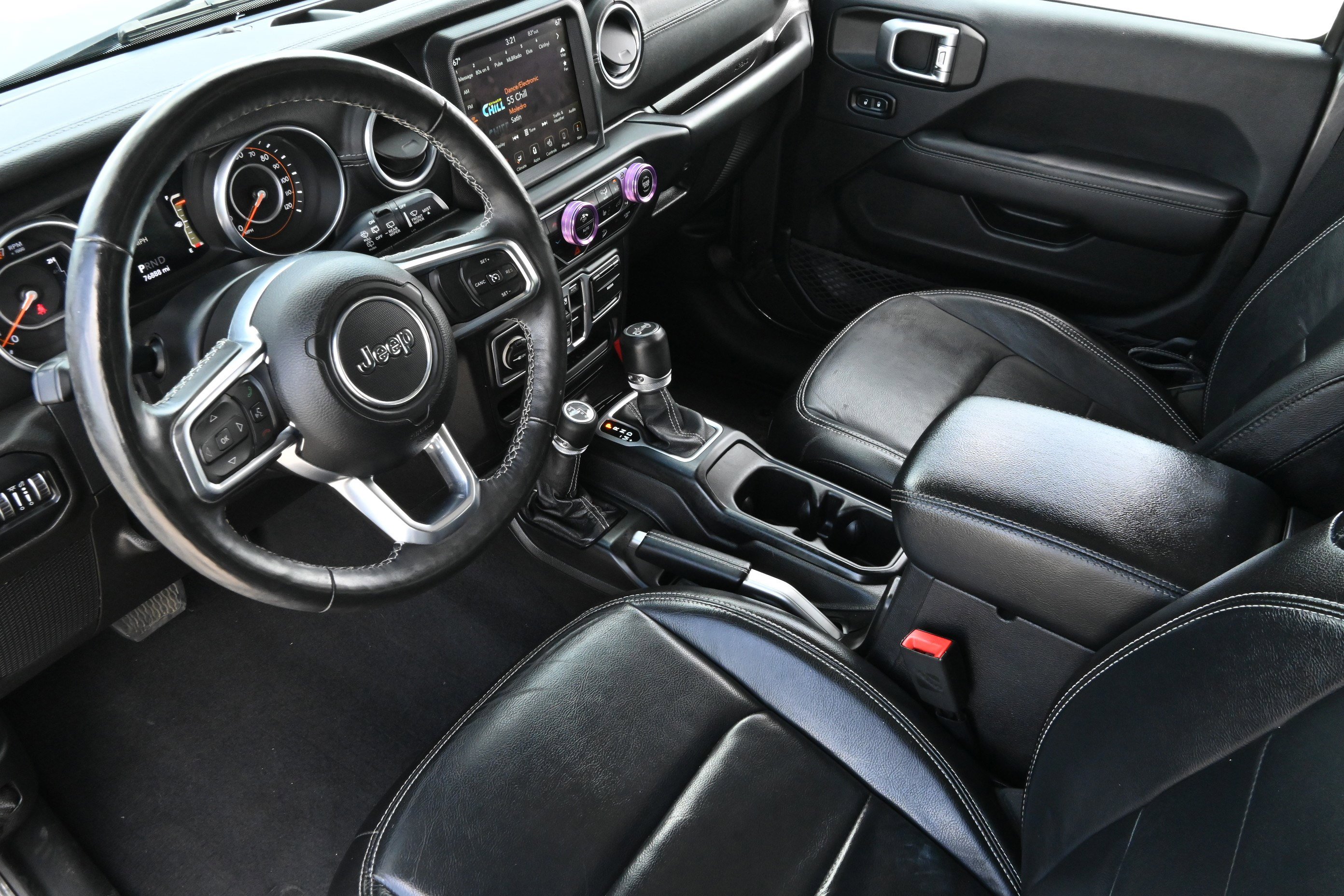 Used 2018 Jeep Wrangler Unlimited Sahara AWD/4WD image 14