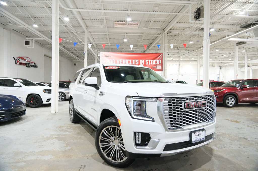 Used 2022 GMC Yukon XL Denali w/ Advanced Technology Package AWD/4WD image 2