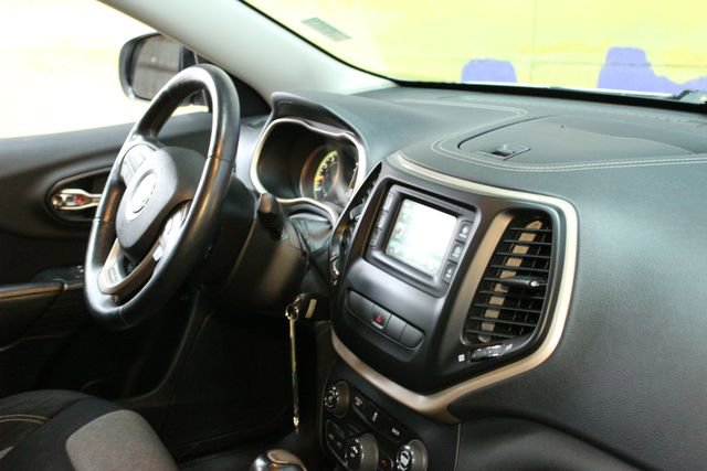 Used 2014 Jeep Cherokee Sport w/ Cold Weather Group image 10