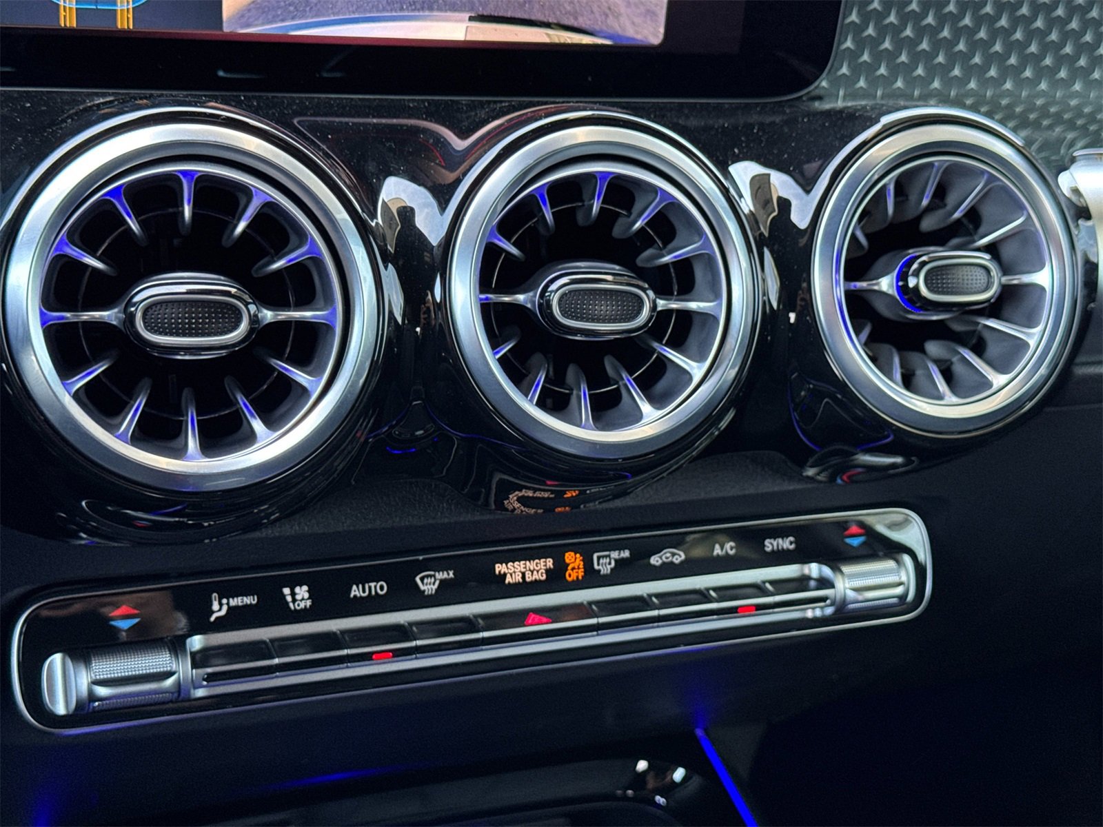 New 2025 Mercedes-Benz GLB 250 4MATIC image 22