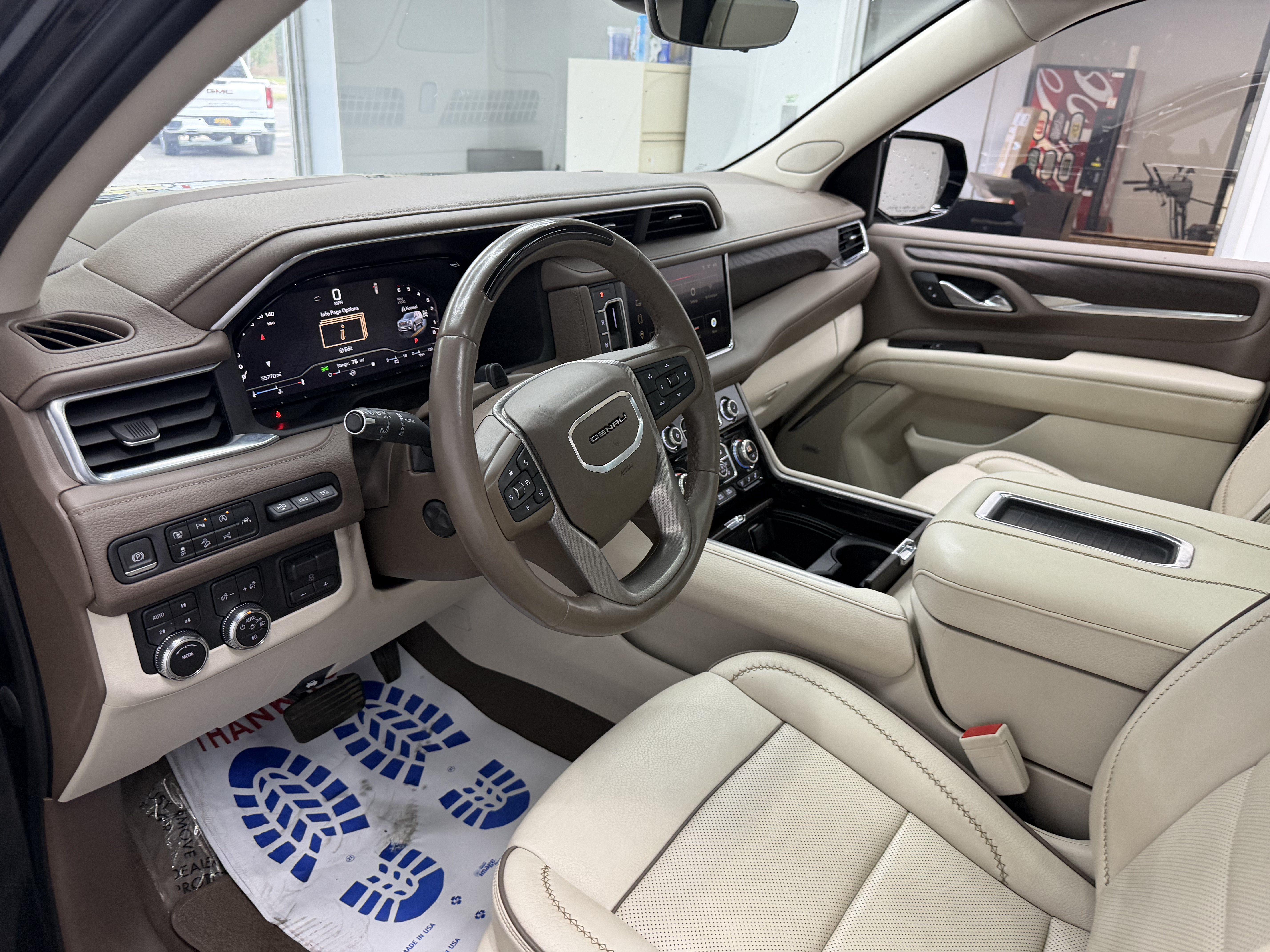 Used 2023 GMC Yukon Denali w/ Advanced Technology Package AWD/4WD image 17