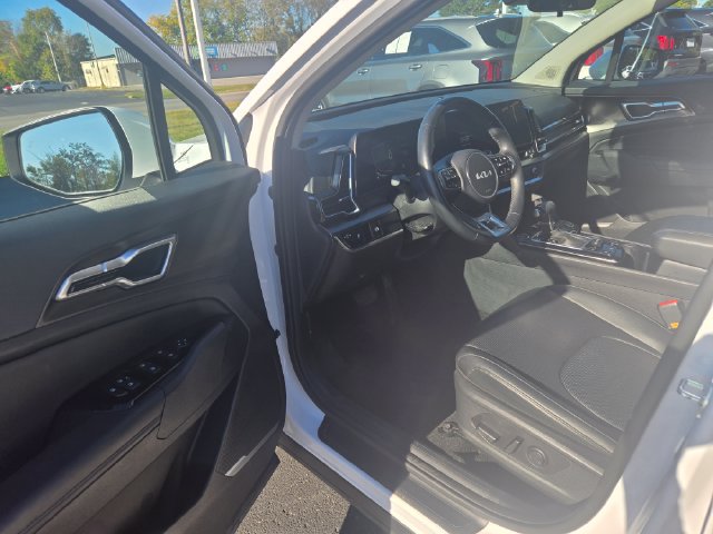 Used 2025 Kia Sportage EX FWD image 4