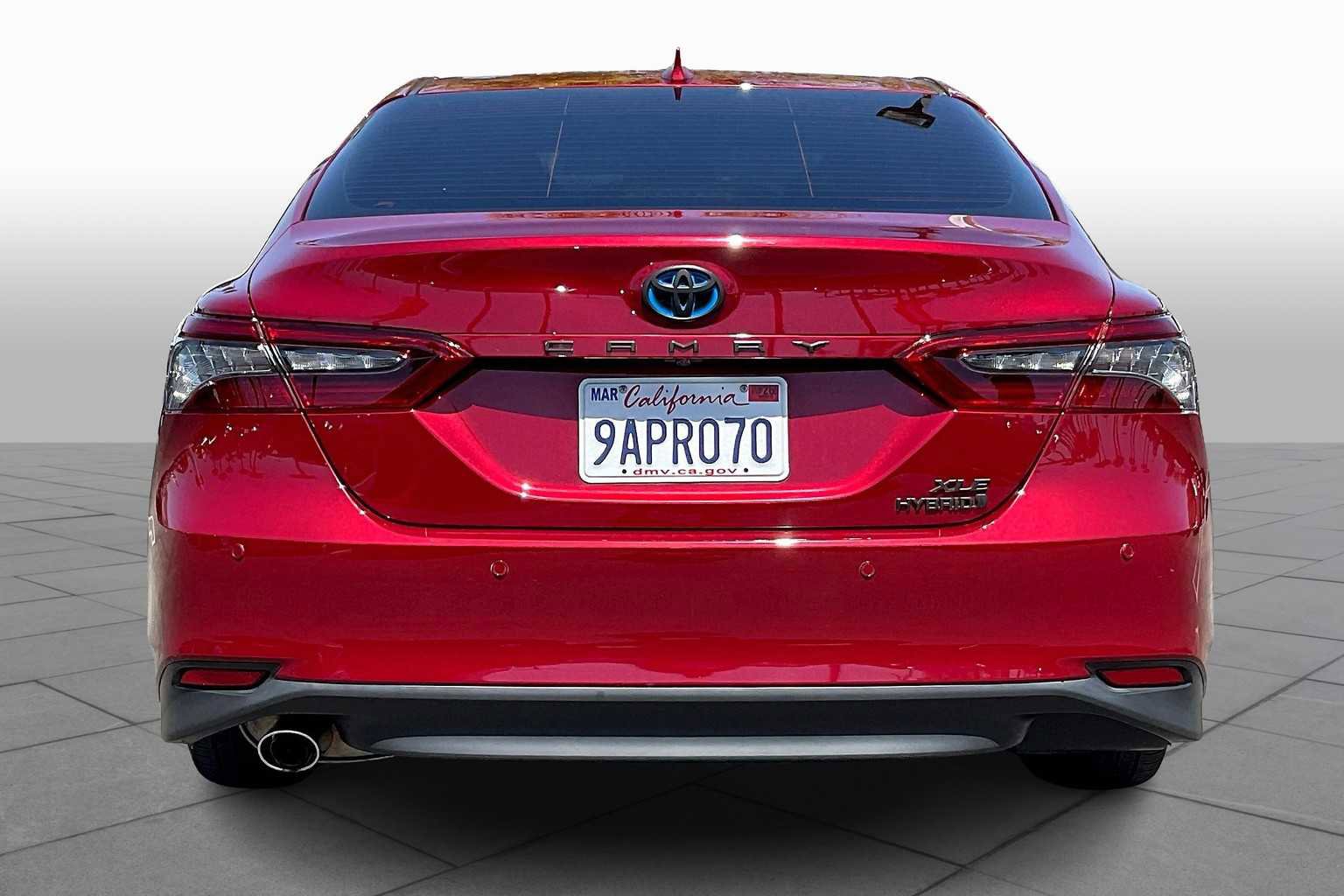 Used 2022 Toyota Camry XLE w/ Navigation Upgrade Package FWD image 4
