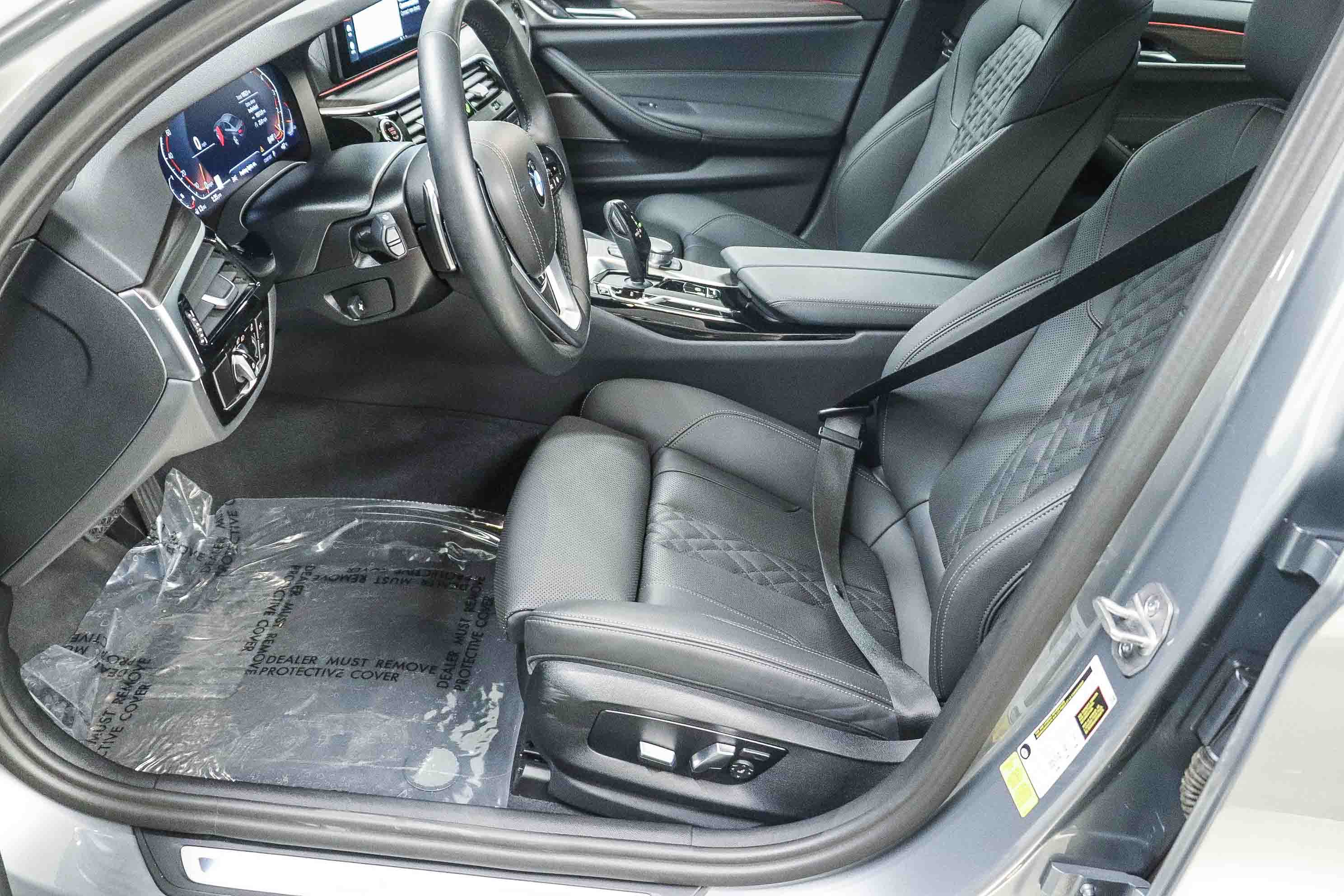 Certified 2023 BMW 530i w/ Premium Package RWD image 17