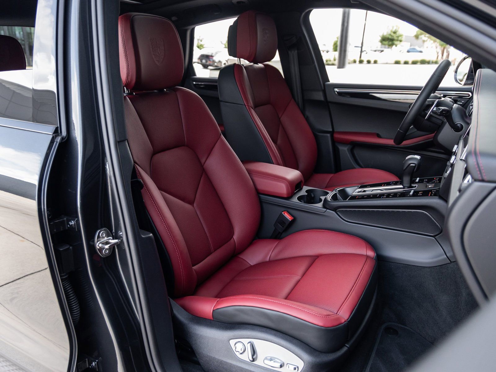Certified 2026 Porsche Macan AWD/4WD image 46