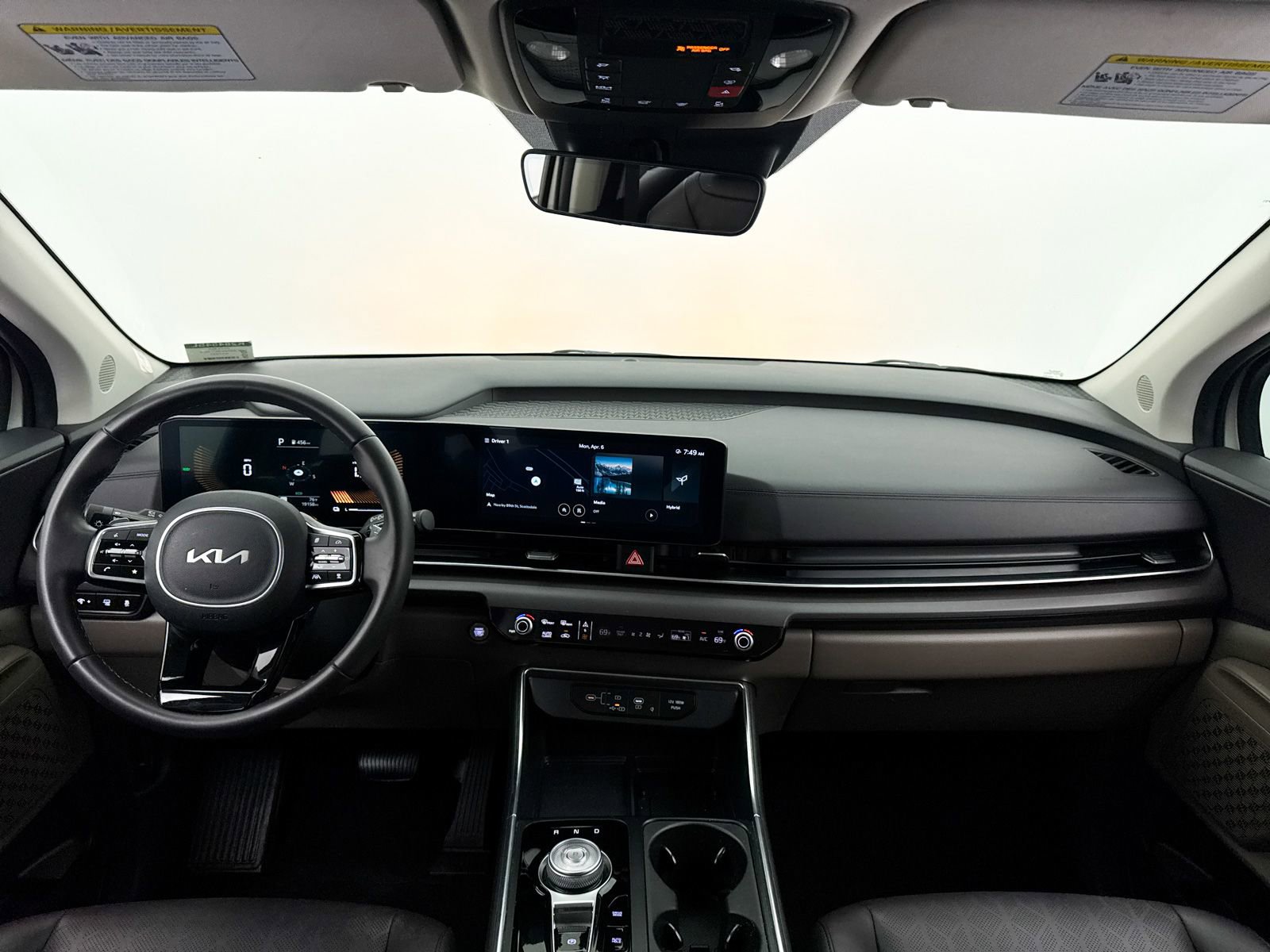 Certified 2025 Kia Carnival EX image 22