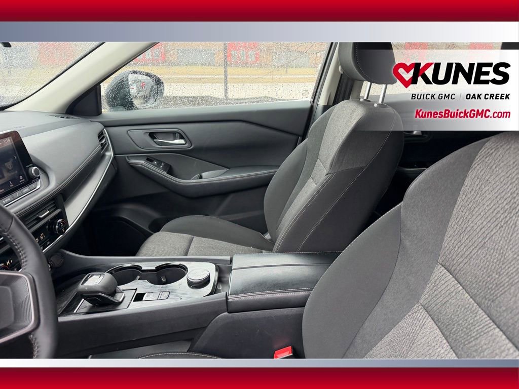 Used 2025 Nissan Rogue SV image 6