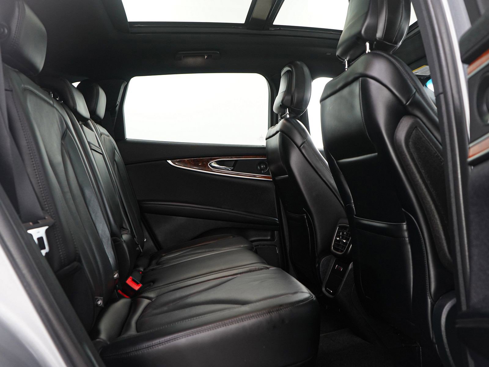 Used 2020 Lincoln Nautilus Reserve w/ Equipment Group 201A image 13