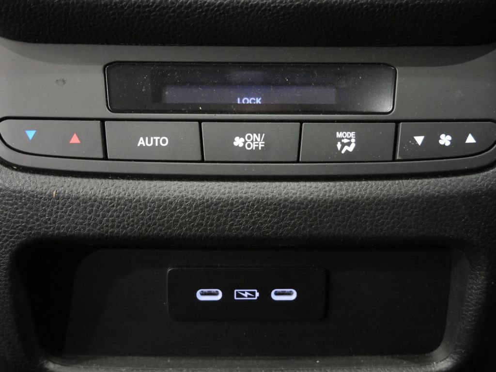 Used 2025 Honda Pilot Touring image 27