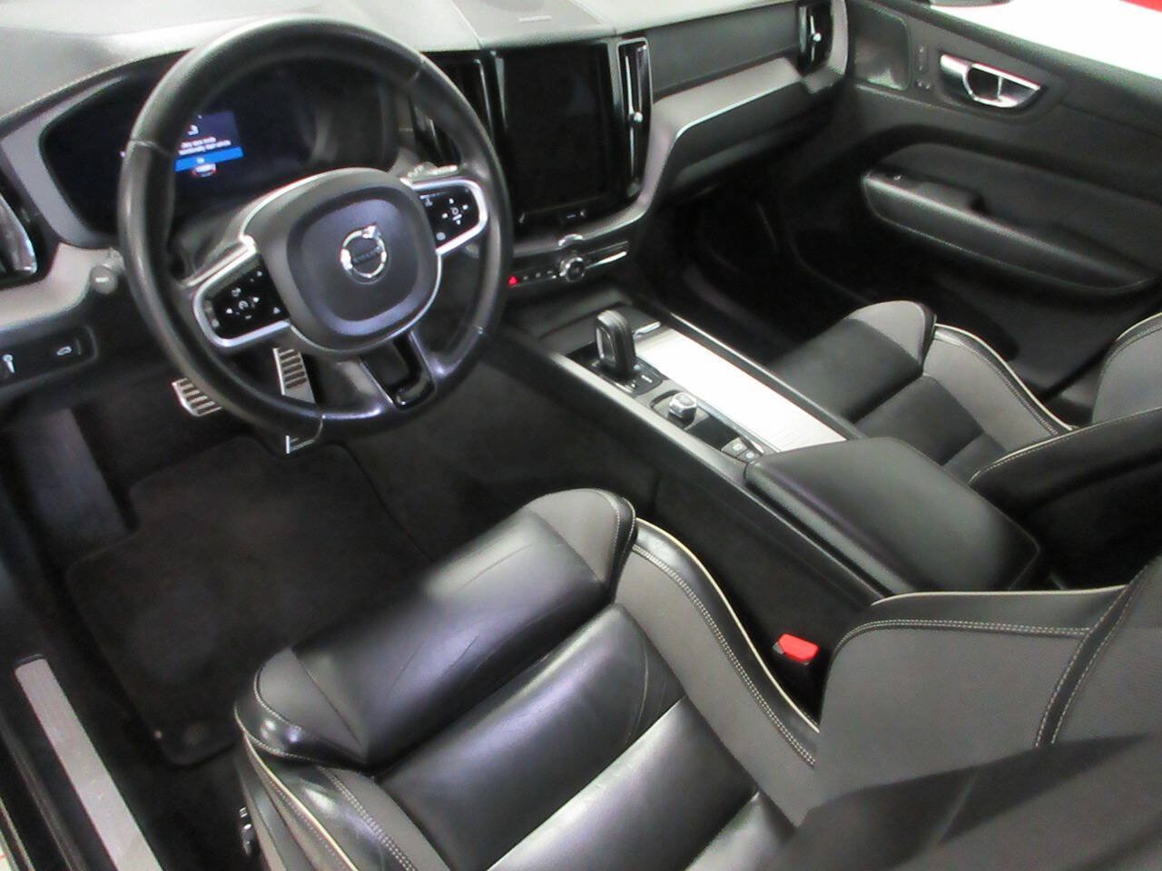 Used 2022 Volvo XC60 B5 R-Design w/ Advanced Package AWD/4WD image 20