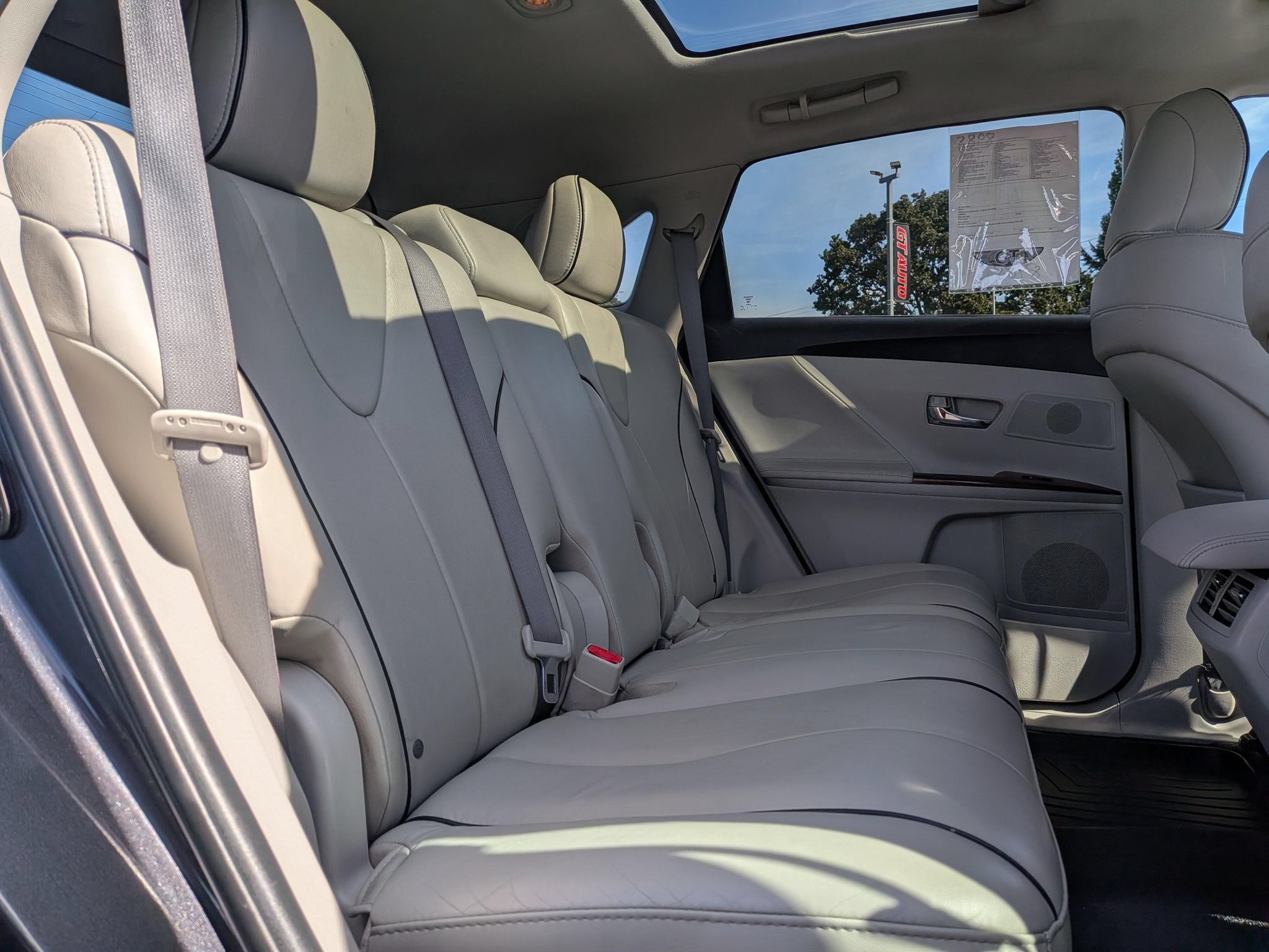 Used 2011 Toyota Venza w/ Premium Pkg #2 FWD image 8