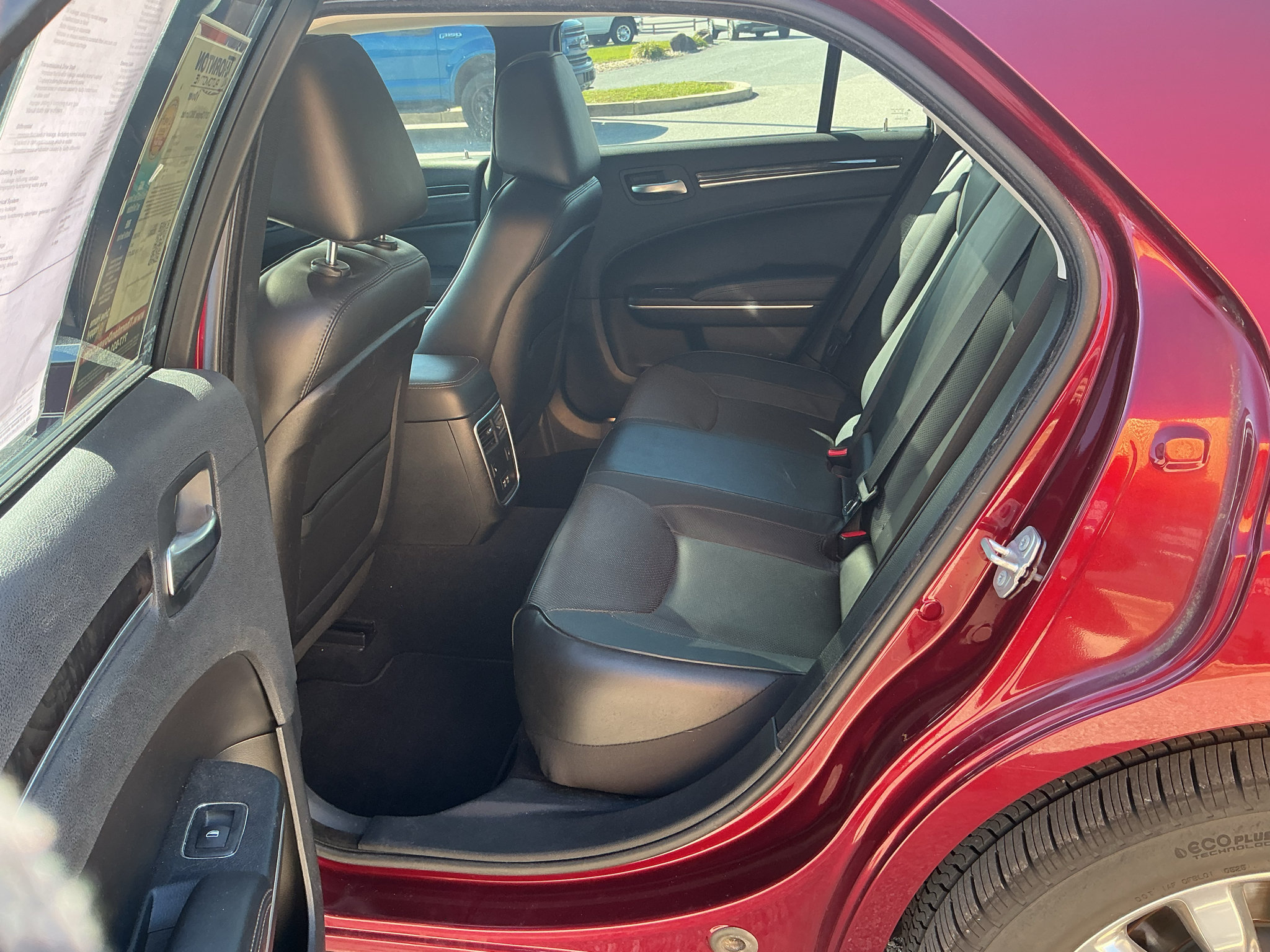 Used 2019 Chrysler 300 Limited AWD/4WD image 25