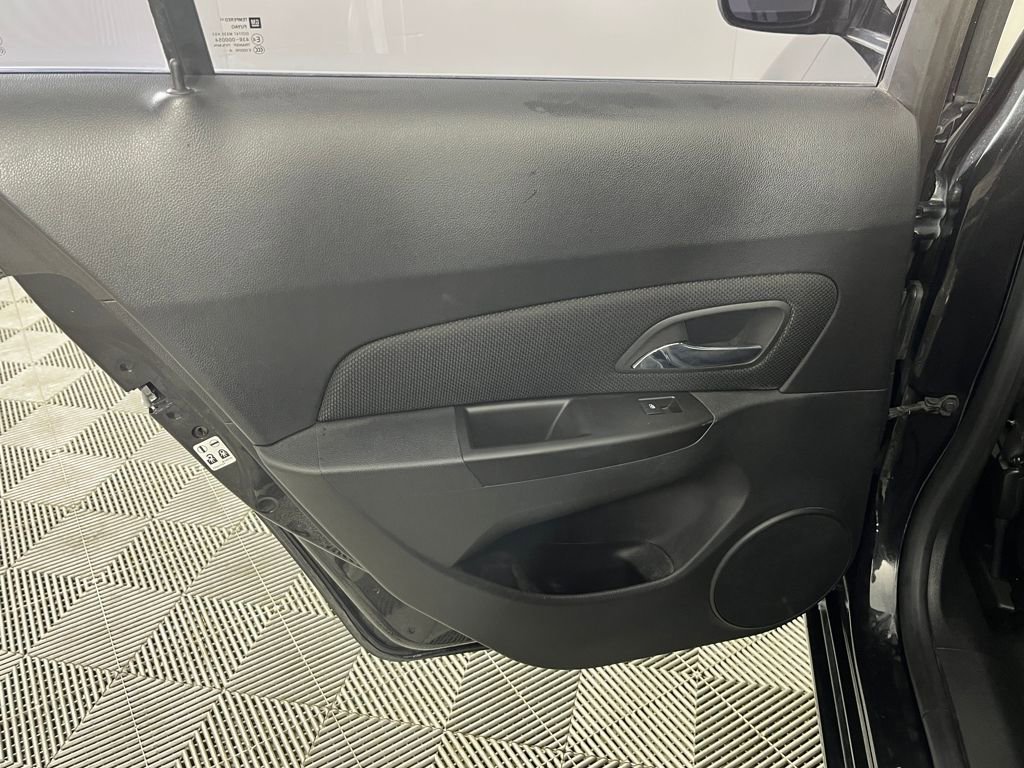 Used 2015 Chevrolet Cruze LT w/ Technology Package image 22