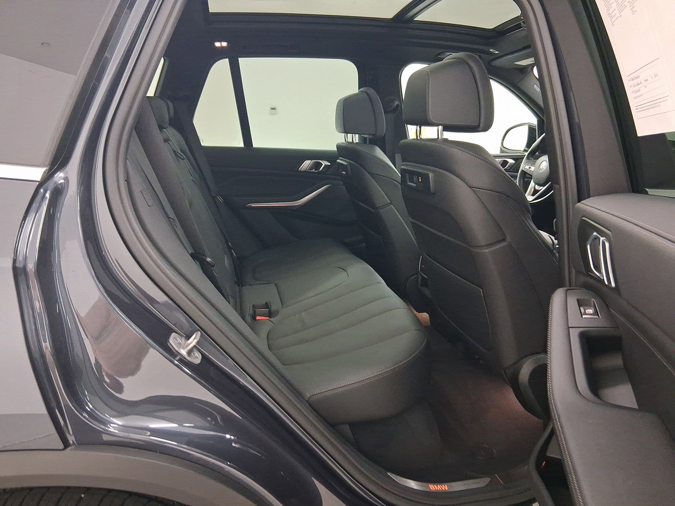 Certified 2022 BMW X5 xDrive40i w/ Luxury Seating Package image 32