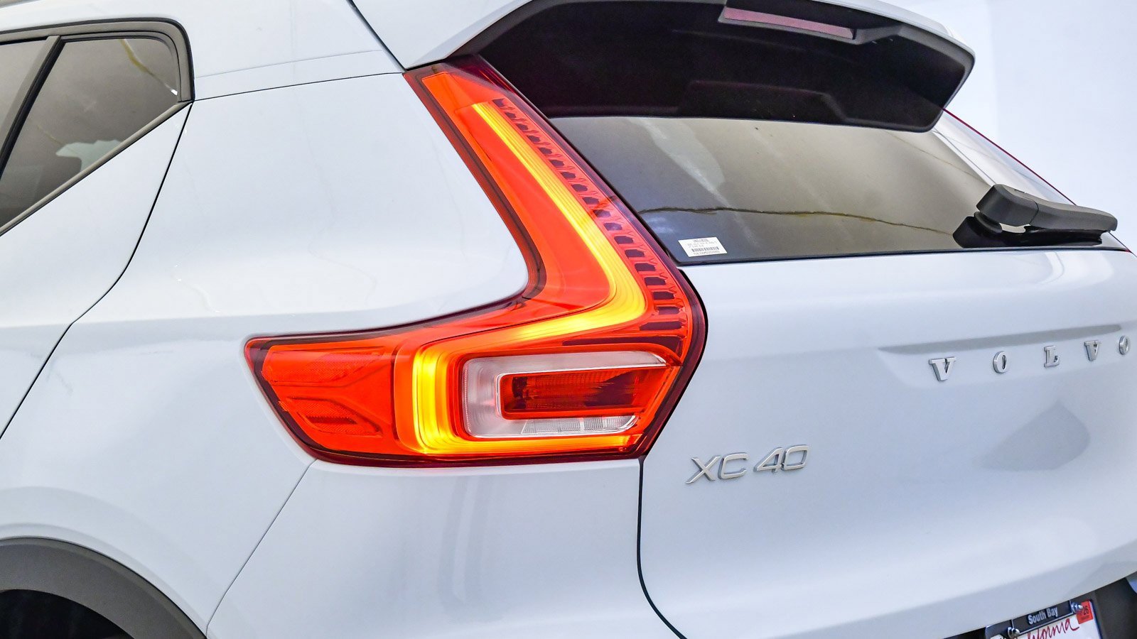 Certified 2025 Volvo XC40 B5 Ultra w/ Climate Package image 11