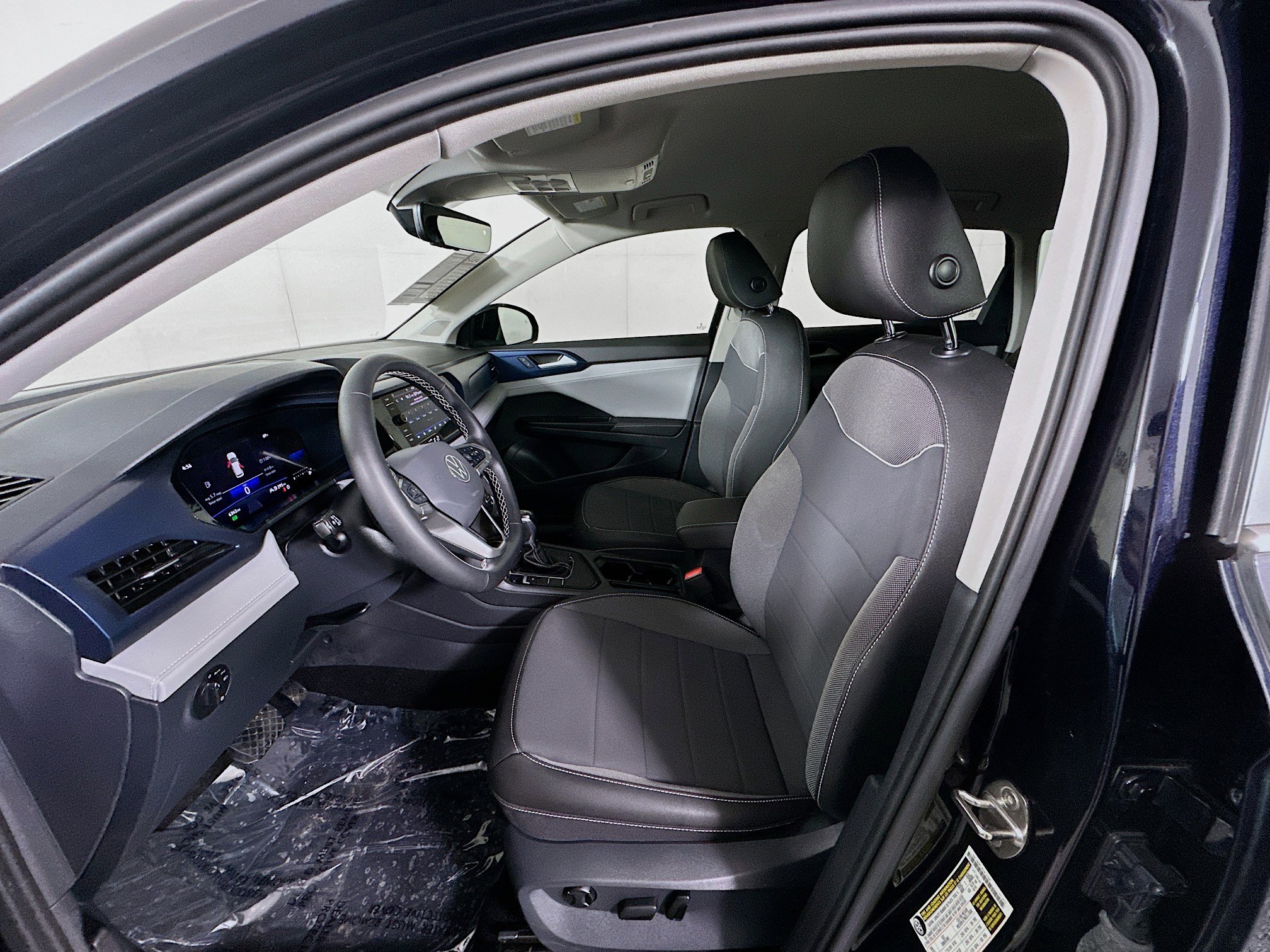 Used 2024 Volkswagen Taos SE image 12