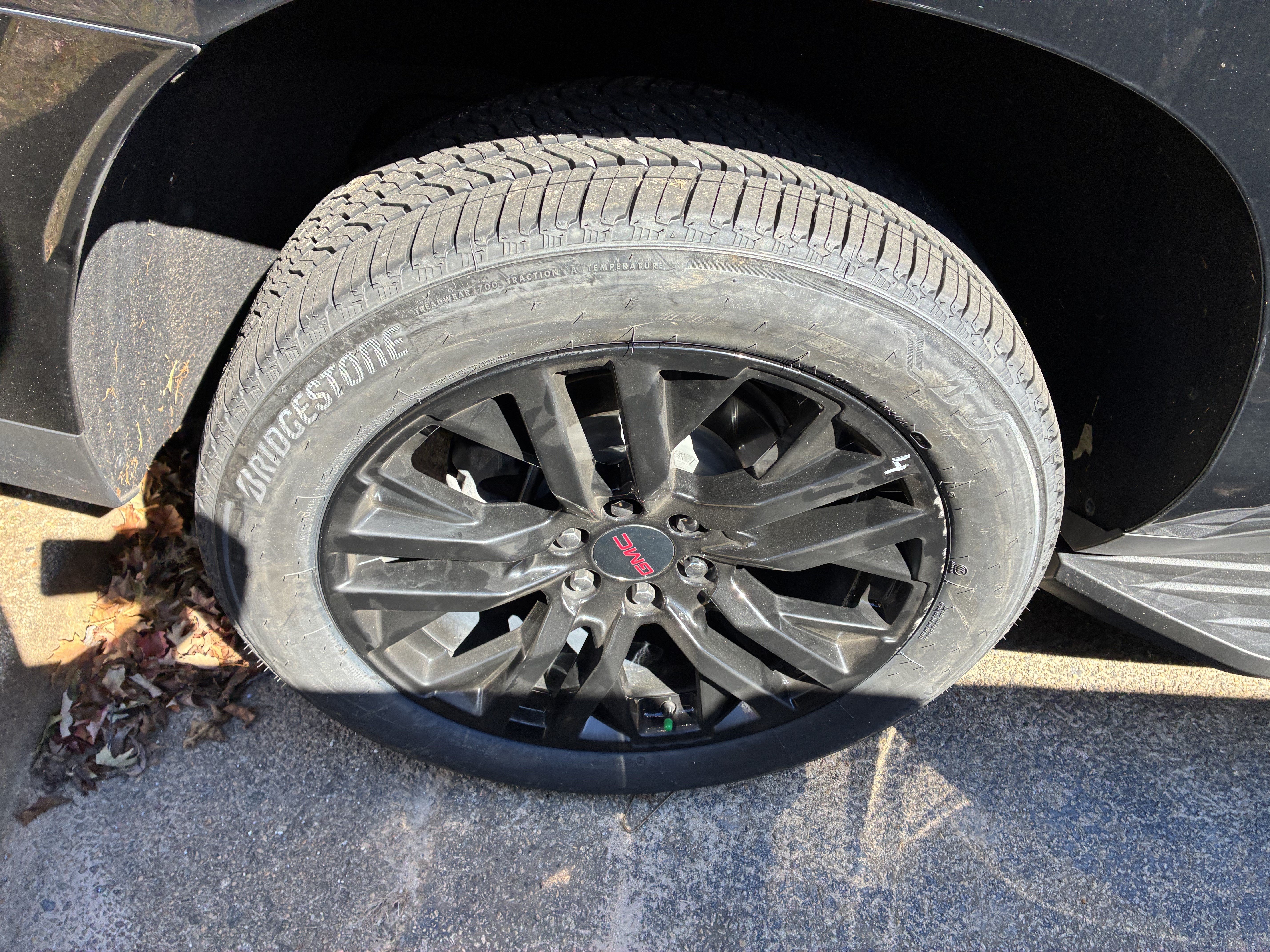 Used 2023 GMC Yukon XL SLE RWD image 9