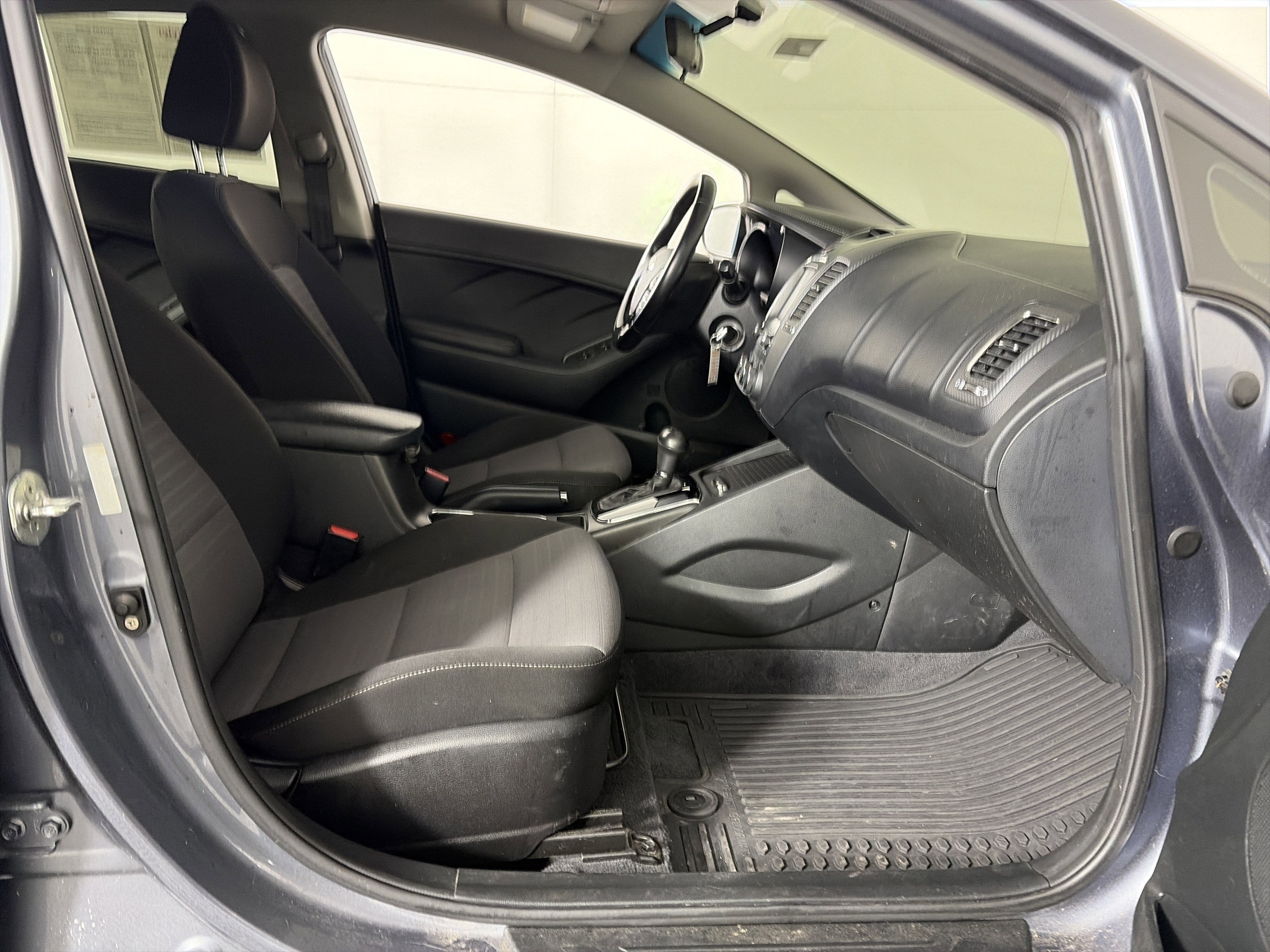 Used 2018 Kia Forte S image 42