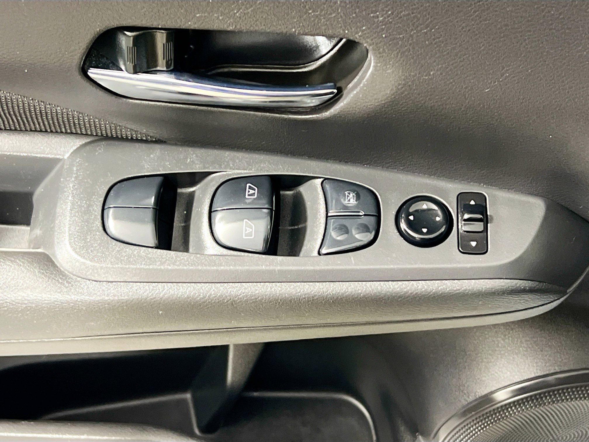 Used 2021 Nissan Kicks SV image 15