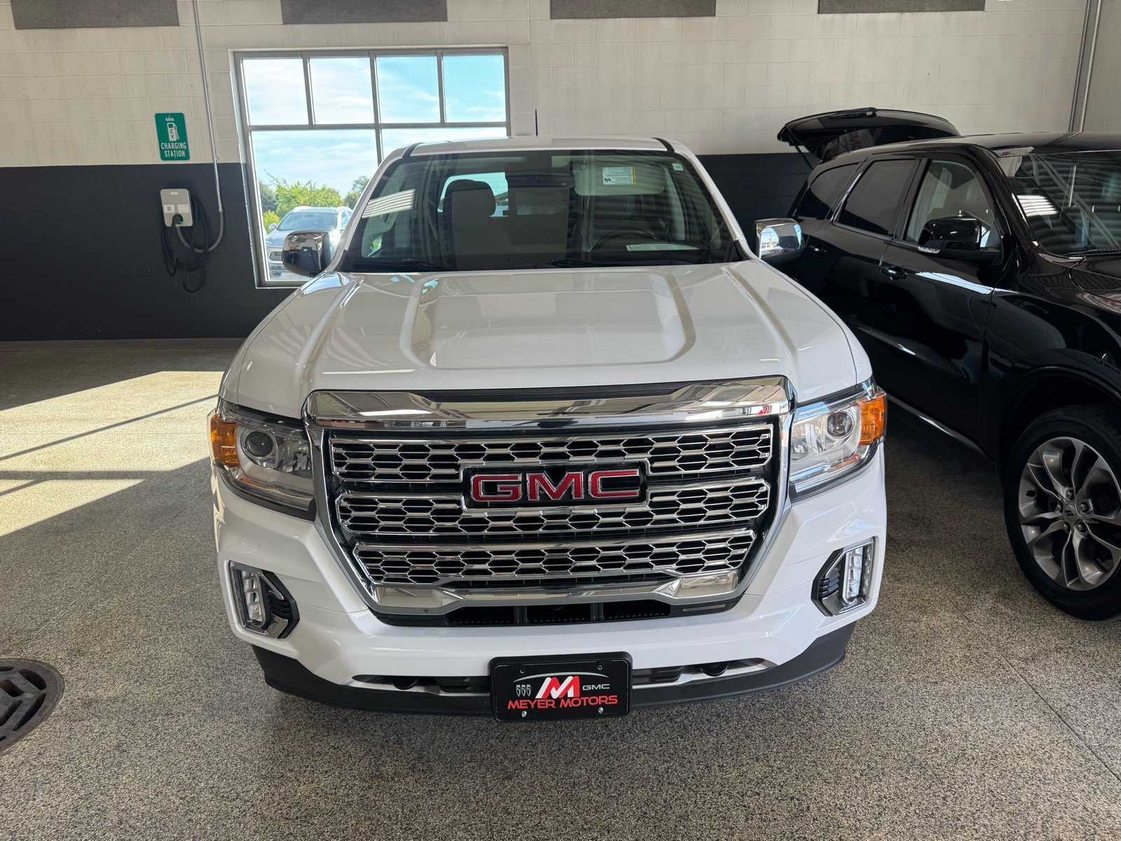 Used 2022 GMC Canyon Denali AWD/4WD image 2