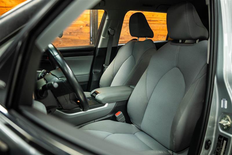 Used 2020 Toyota Highlander LE image 10