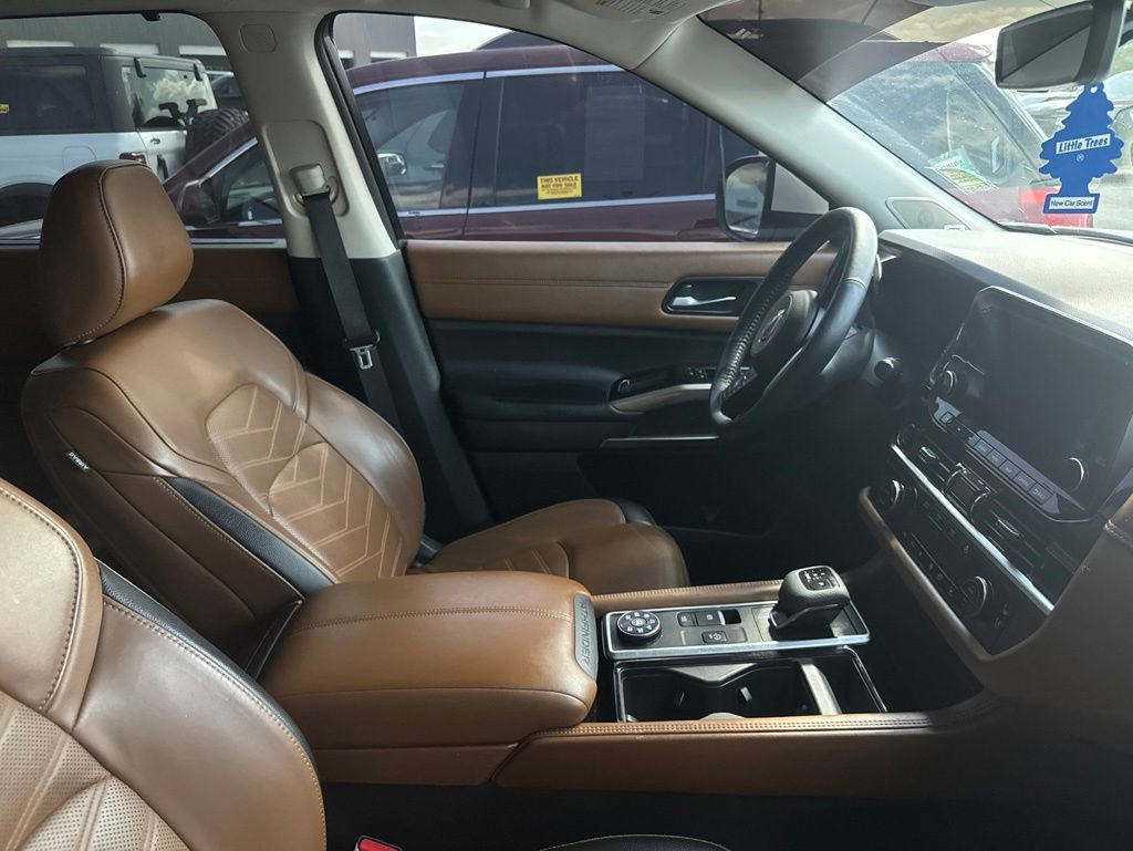 Used 2024 Nissan Pathfinder Platinum w/ Cargo Package AWD/4WD image 23