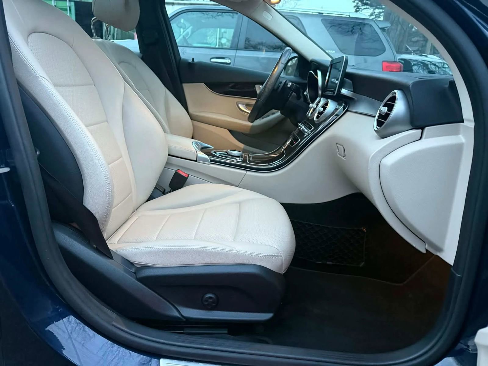 Used 2017 Mercedes-Benz C 300 4MATIC Sedan w/ Premium 1 Package image 8