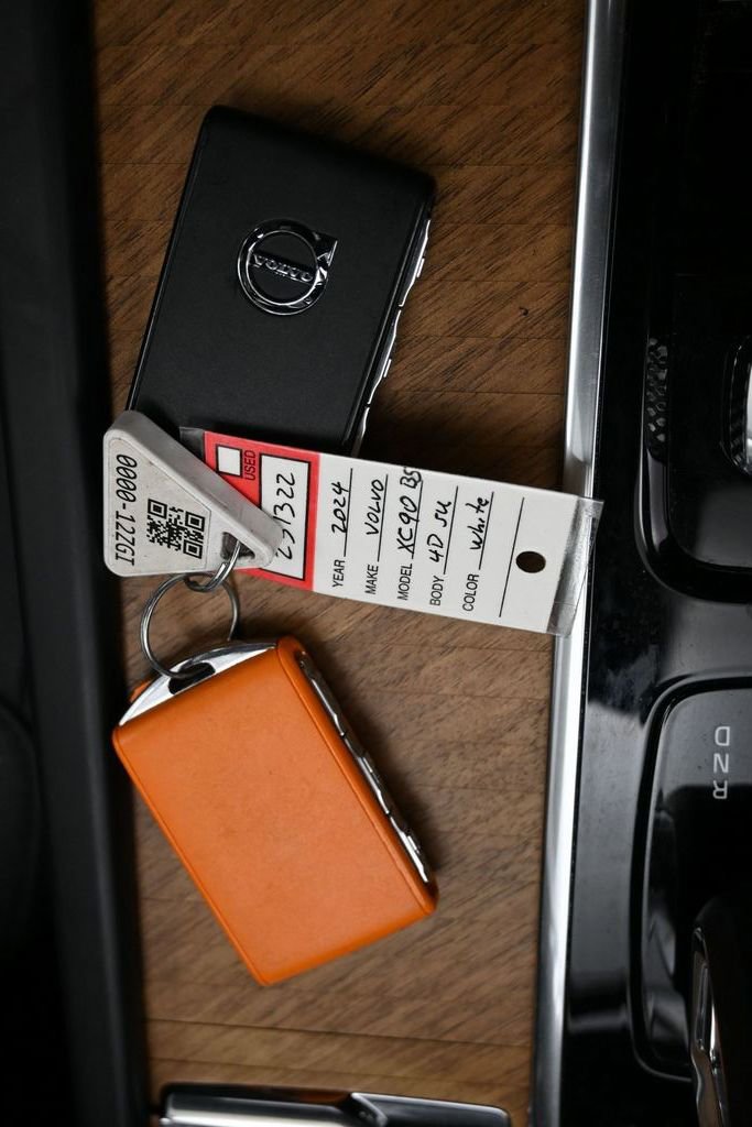 Used 2024 Volvo XC90 B5 Plus image 28