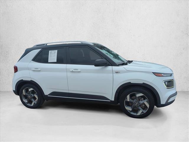 Used 2023 Hyundai Venue Limited FWD image 4