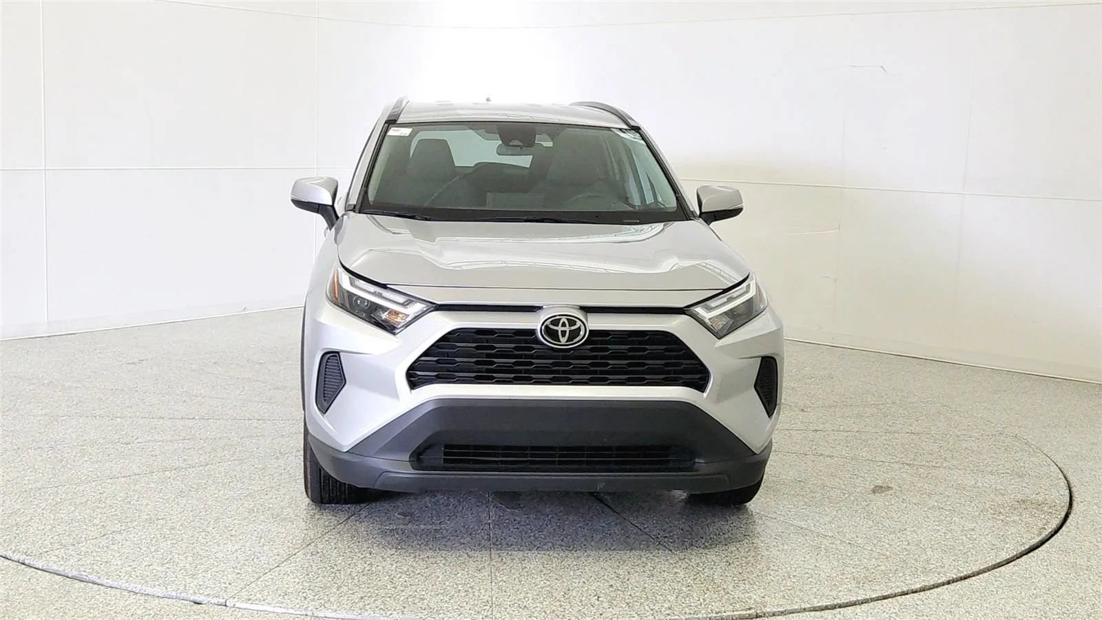 Used 2024 Toyota RAV4 XLE FWD image 2