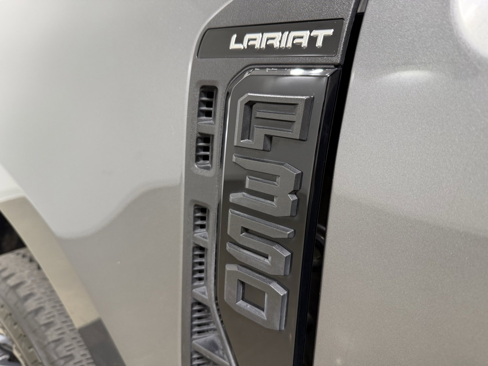 Used 2023 Ford F350 Lariat w/ Sport Appearance Package image 8